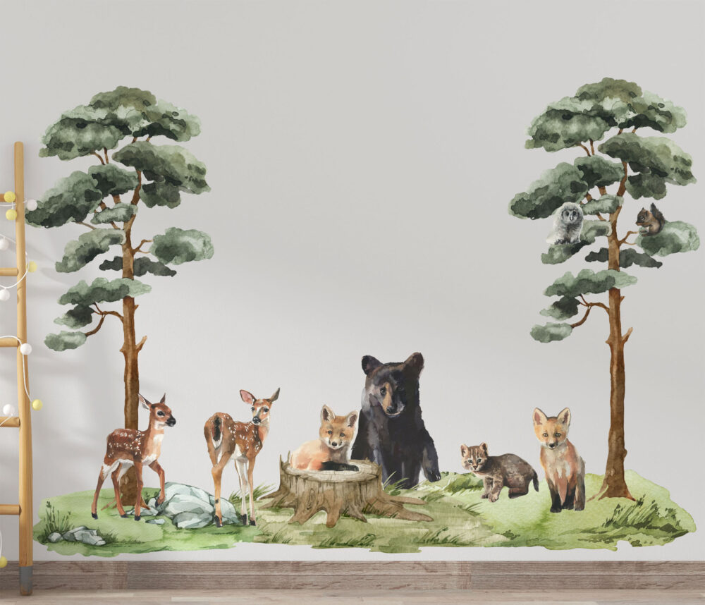 naklejki ścienne dla dzieci przedstawiające niedźwiadka, rysia, sarenki, liski w lesie z drzewami
