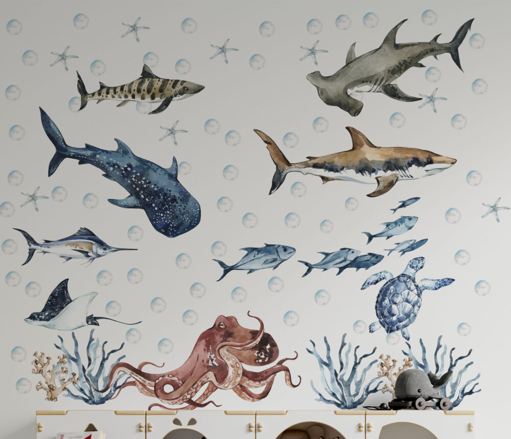 Naklejki ścienne przedstawiające podwodny świat zamieszkały przez rekiny, wieloryba, ośmiornicę i inne ryby. Dekoracje ścienne do pokoju dziecka z motywem morskiego świata. ozdoby ścienne do pokoju dziecięcego z rybami, podwodnym światem.